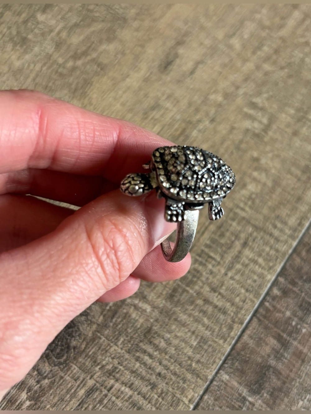 Women’s size 11.5 metal and rhinestone turtle articulated animal statement ring